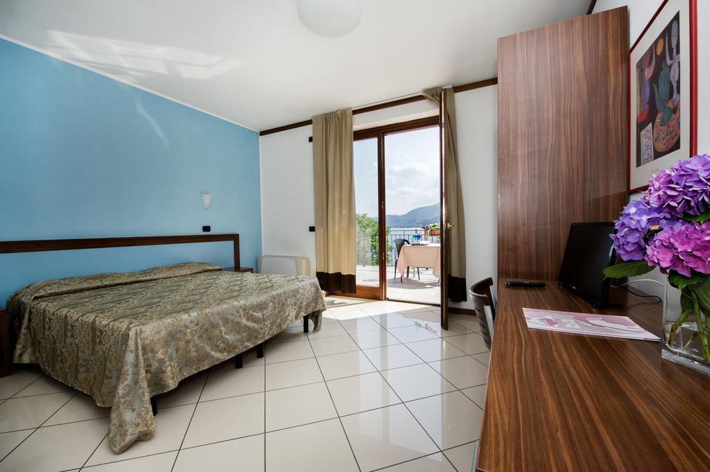 Hotel & Residence La Sibilla Cusiana بيتيناسكو المظهر الخارجي الصورة